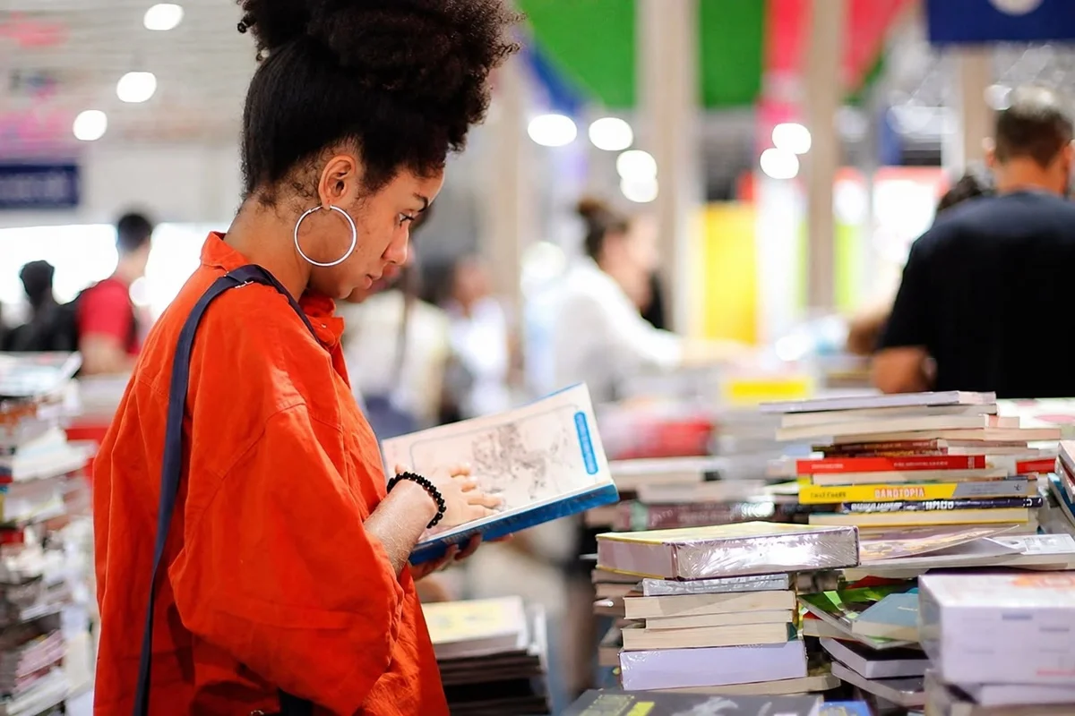 Bienal do Livro volta com atrações renomadas após 4 anos em Brasília