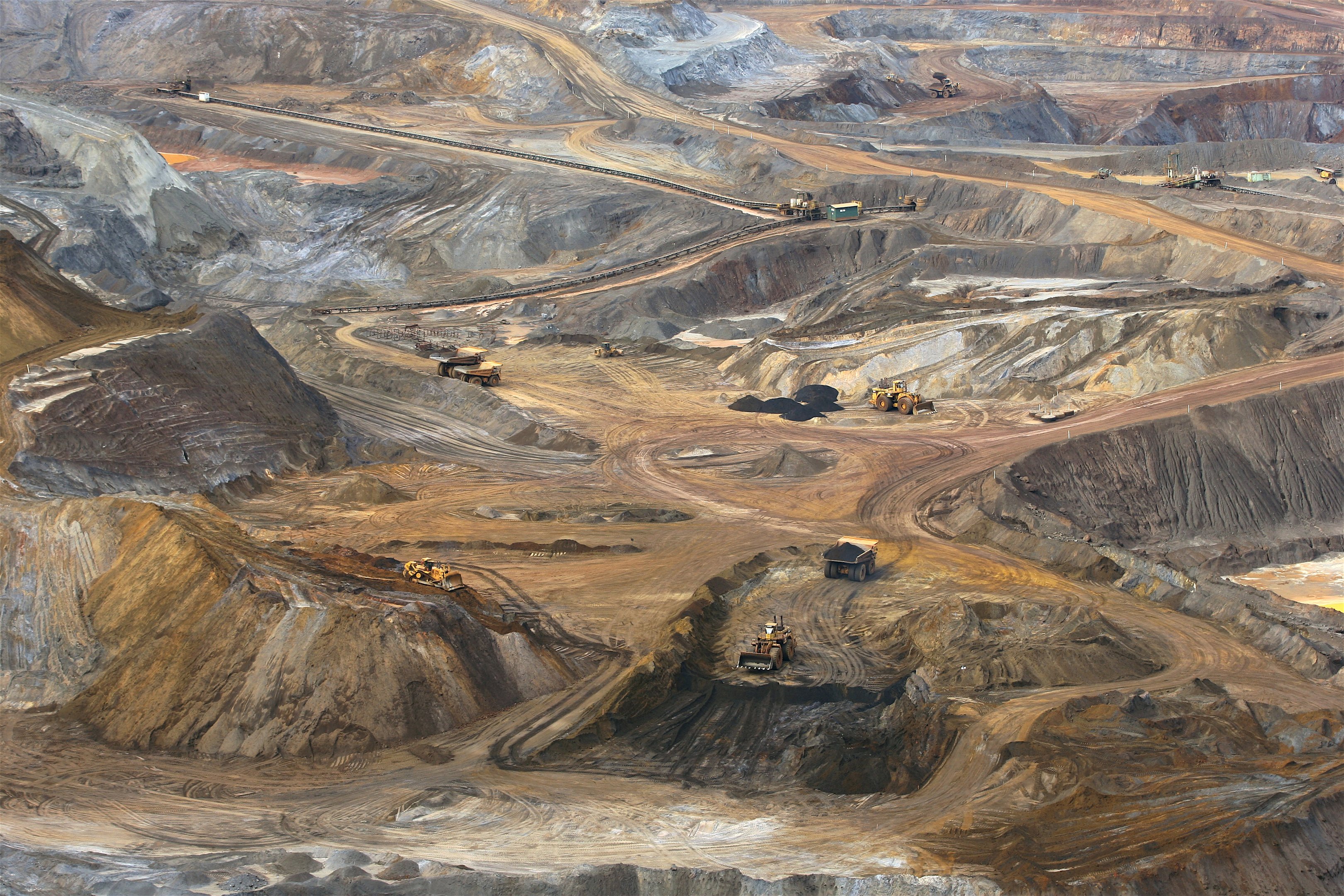 Petróleo mais caro e real forte elevam custos de mineração da Vale
