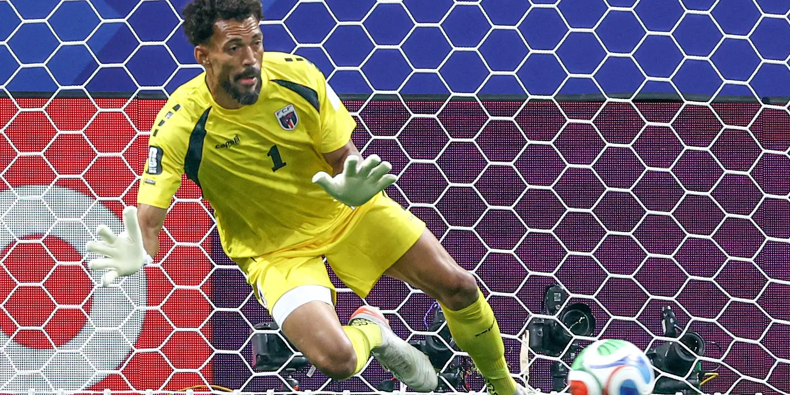 Vozinha, goleiro de Cabo Verde na Copa, acerta com Colo Colo do Chile