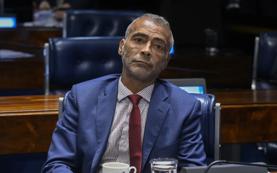 Romário deixa PL e apoia Eduardo Paes em chapa para governar Rio