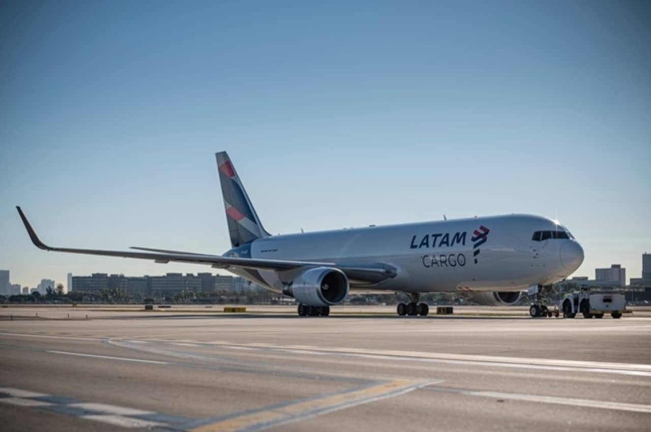 LATAM lucra US$ 125 milhões mesmo com disparada de 93% no custo do combustível