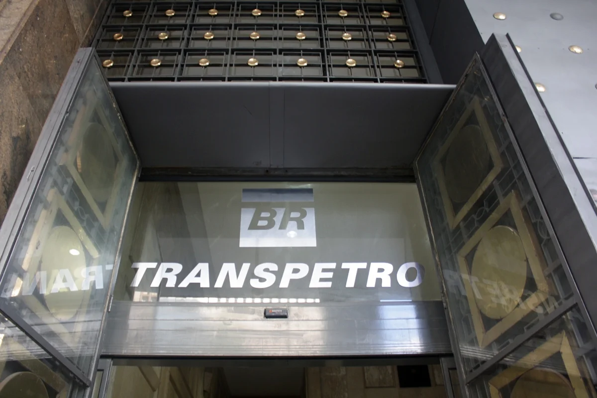 Transpetro abre vagas para mar e terra com salários de até R$ 15 mil