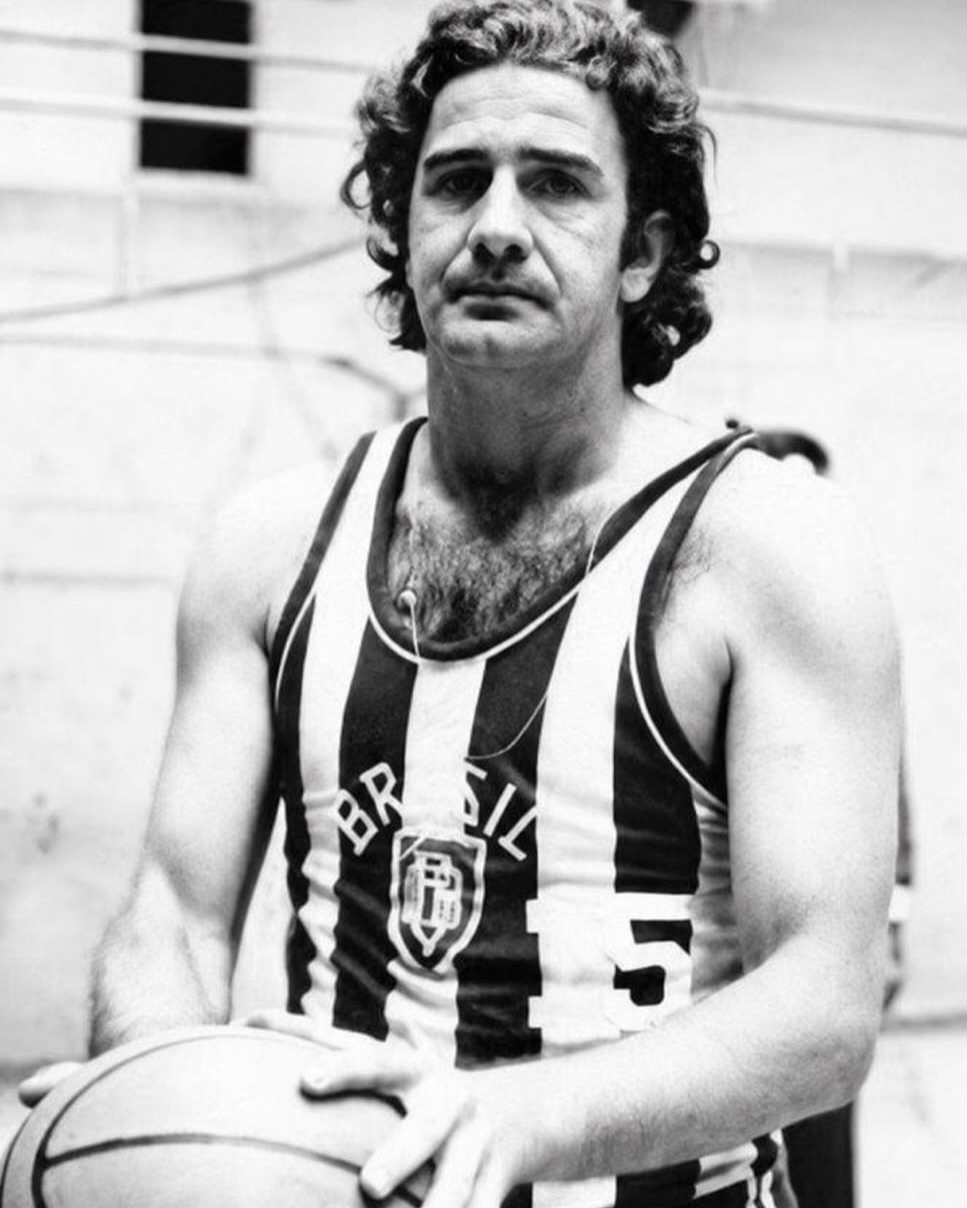 Morre Carlos Massoni, o Mosquito, lenda do basquete e campeão mundial aos 87 anos