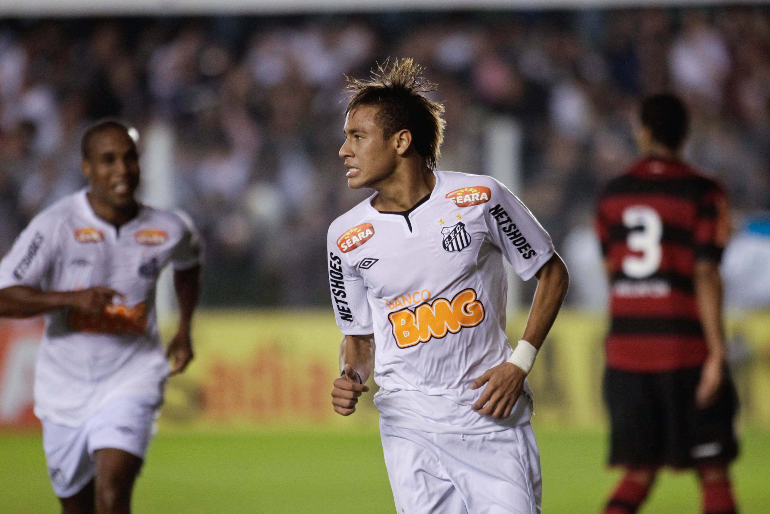 Neymar marca gol Puskás há 15 anos: Santos x Flamengo no clássico histórico