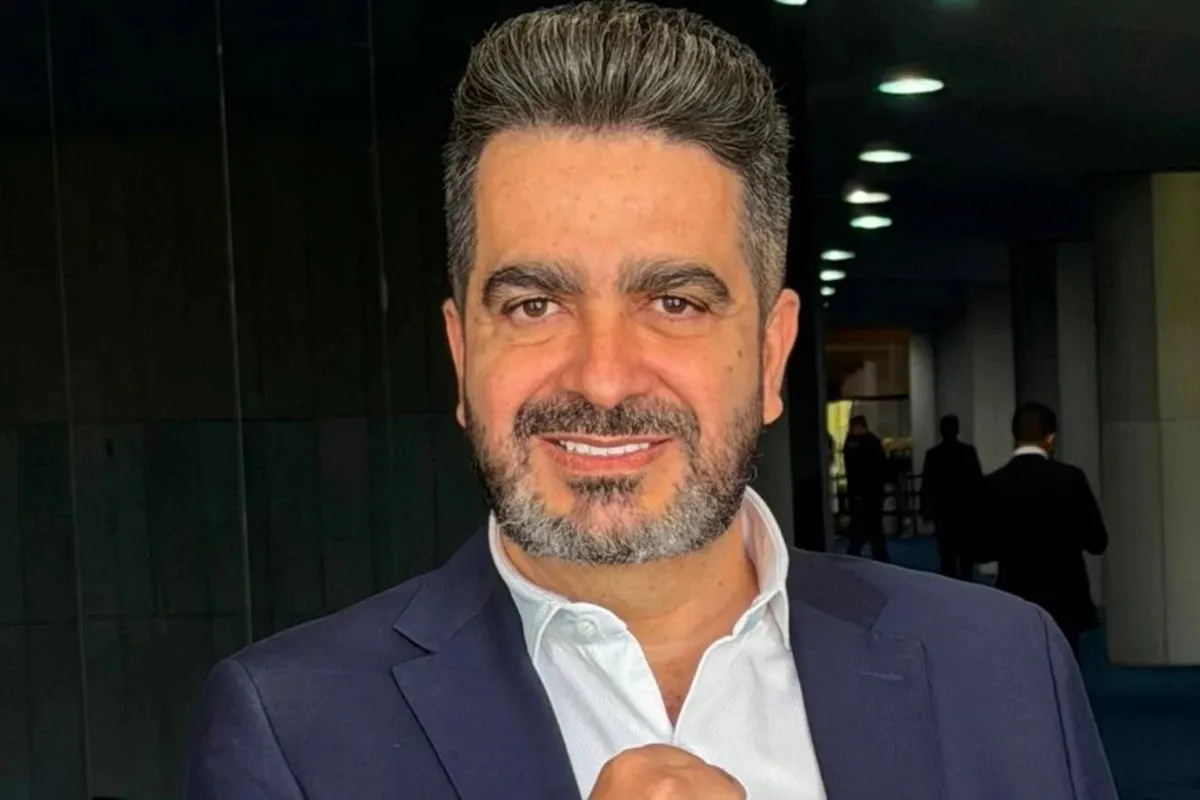 Pre-candidato promete iPhone e internet para quem conclui curso de empreendedorismo