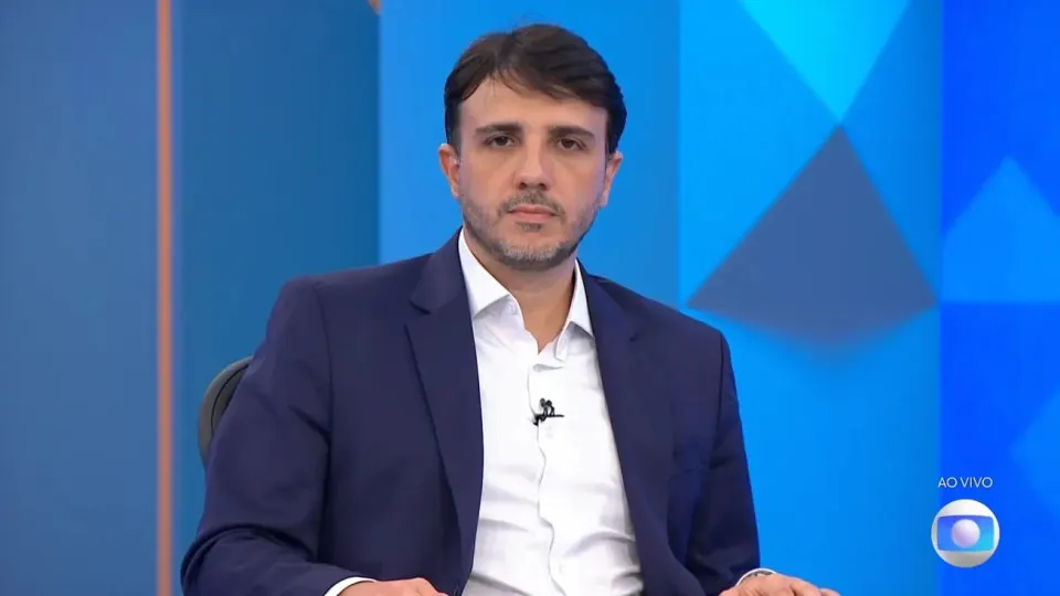 Renan Santos defende bomba atômica na Globo e vira meme: entenda a proposta polêmica