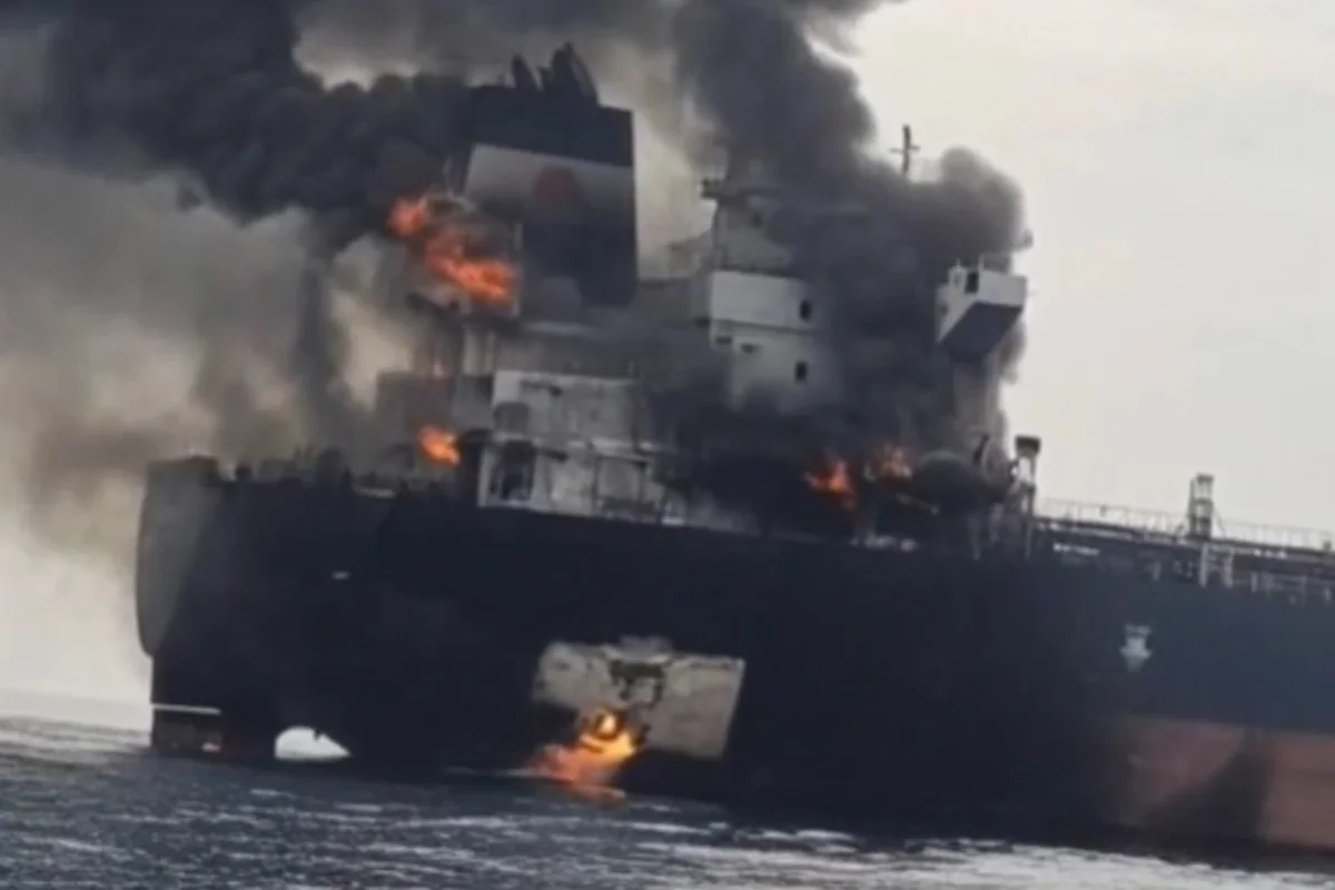 Irã ataca navio no Estreito de Ormuz após novos bombardeios