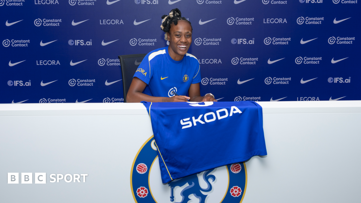 Chelsea Sign Forward Malard from Manchester United for £850k