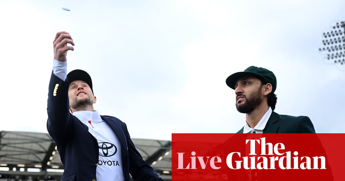 Ollie Robinson Strikes Early as England Pakistan First Test Commences at Headingley