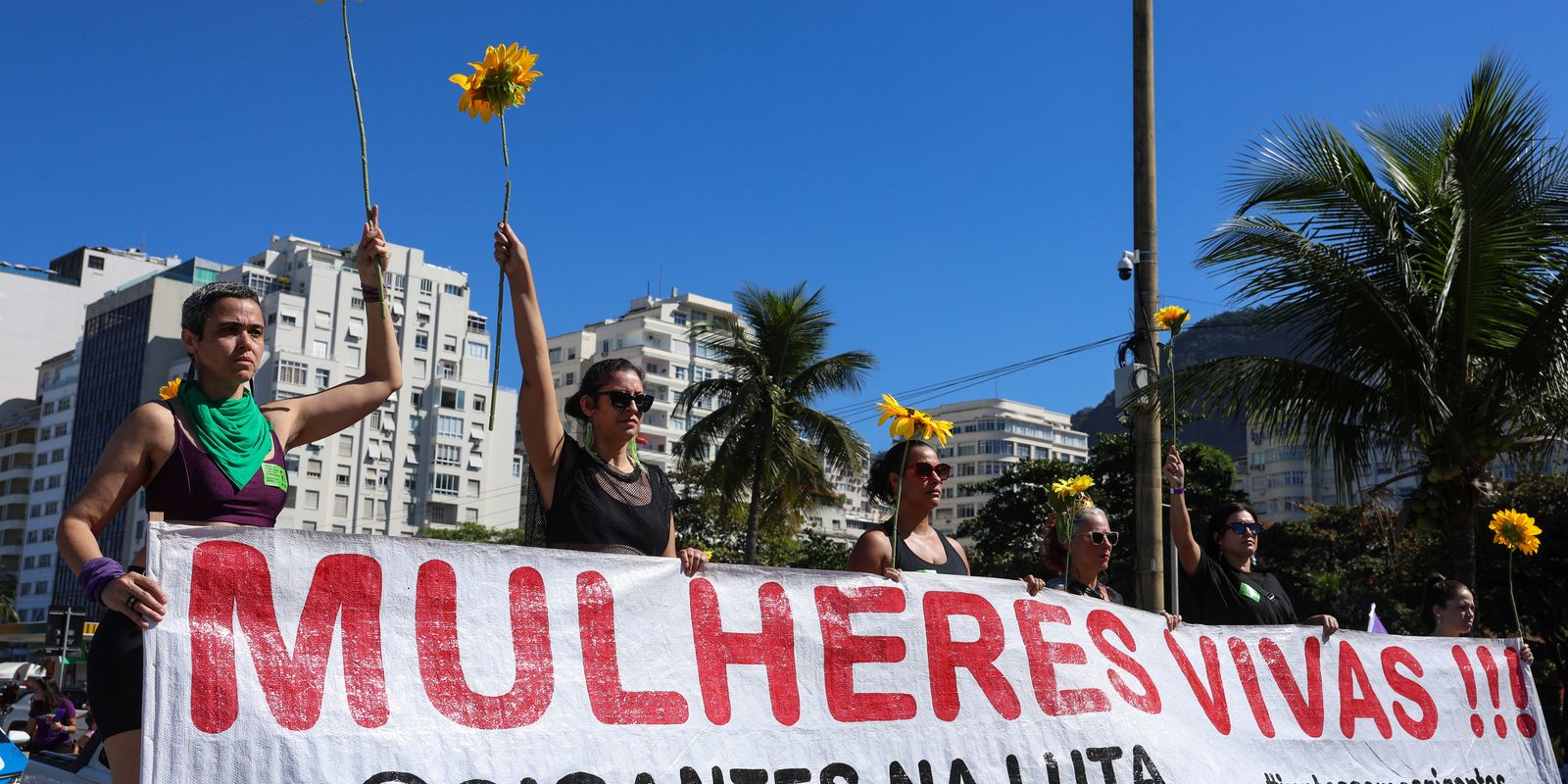 Mulheres pedem urgência na votação do PL da Misoginia em protestos pelo país