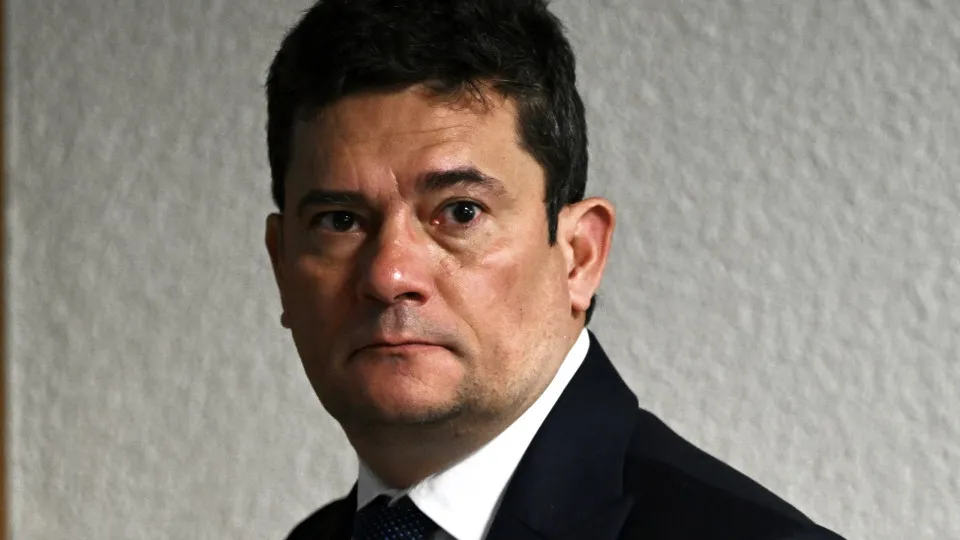 Moro aparece como favorito com 48% nas pesquisas para governador