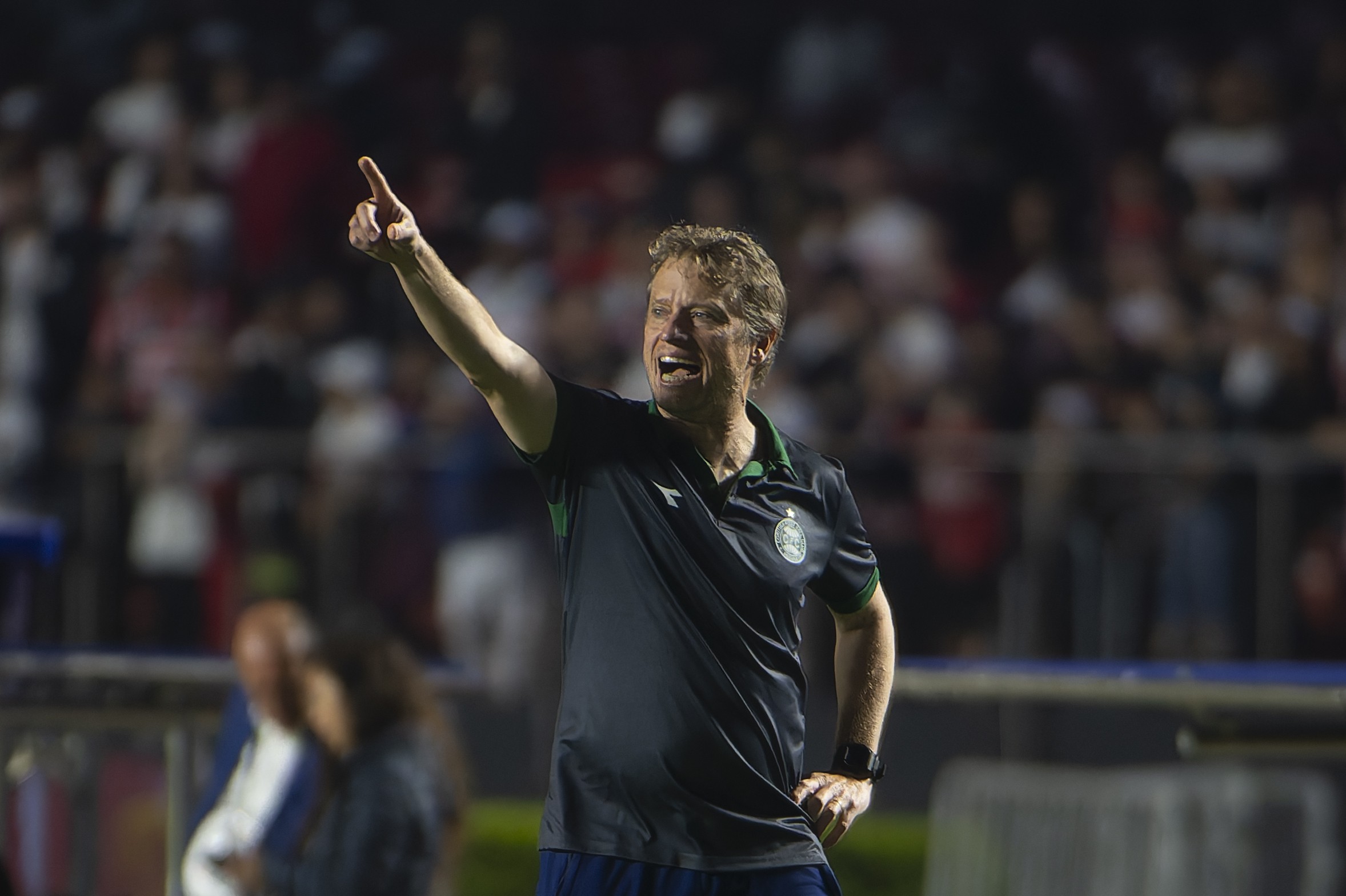 Fernando Seabra avalia empate do Coritiba com São Paulo e foca em lições para o Brasileirão