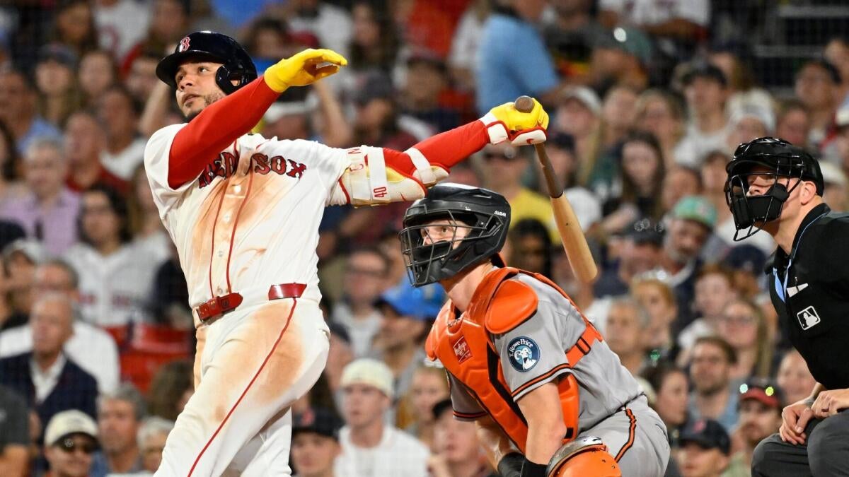 Willson Contreras and Wilyer Abreu Top MLB Home Run Props for Monday’s Games