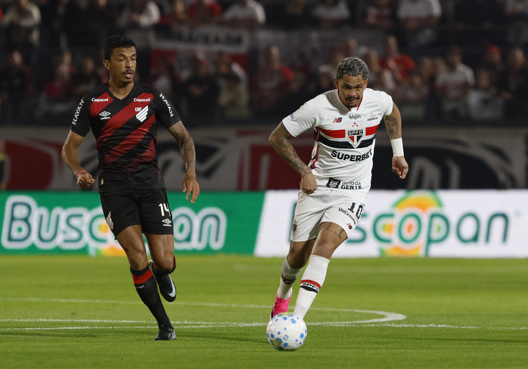 São Paulo 'apaga' e sofre derrota contra Athletico-PR com seis minutos