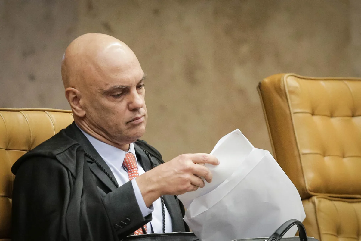 “Diálogos fantasiosos”, diz Moraes ao negar troca de mensagens com ex-banqueiro Daniel Vorcaro