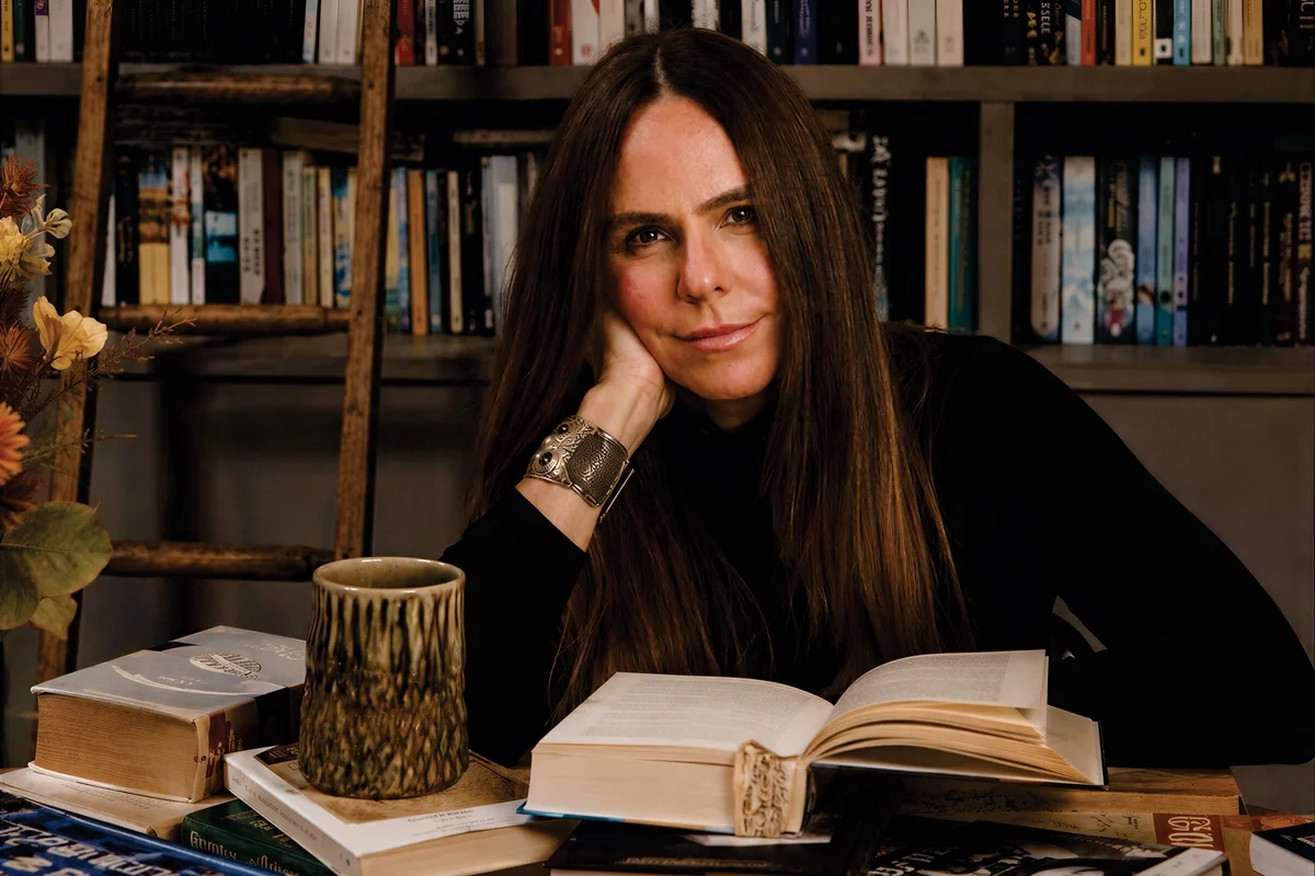 Teresa Lampreia lança livro e debate como entretenimento molda impacto social