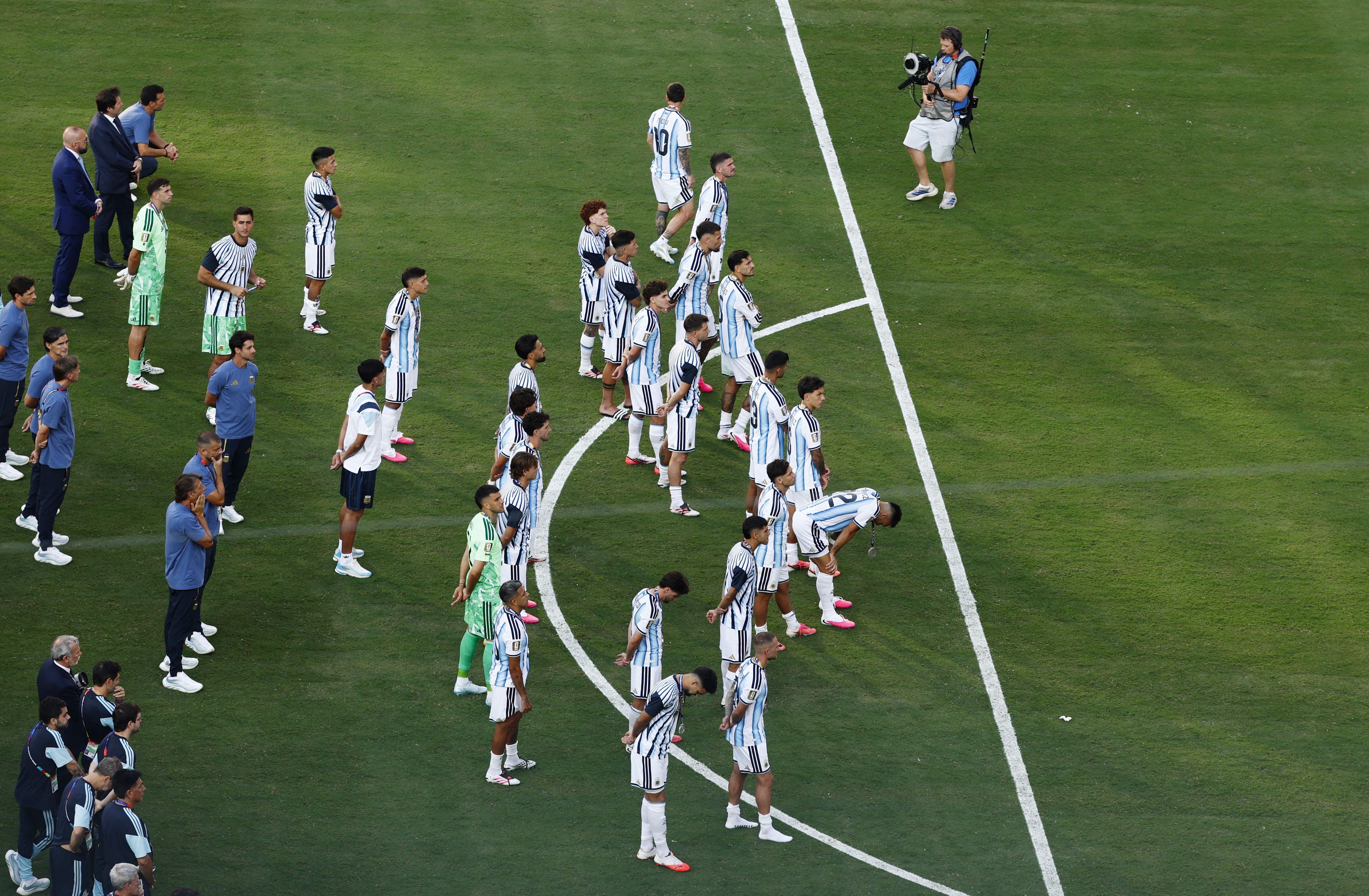 Messi reaparece após vice na Copa em jogo da 4ª divisão argentina; veja vídeo