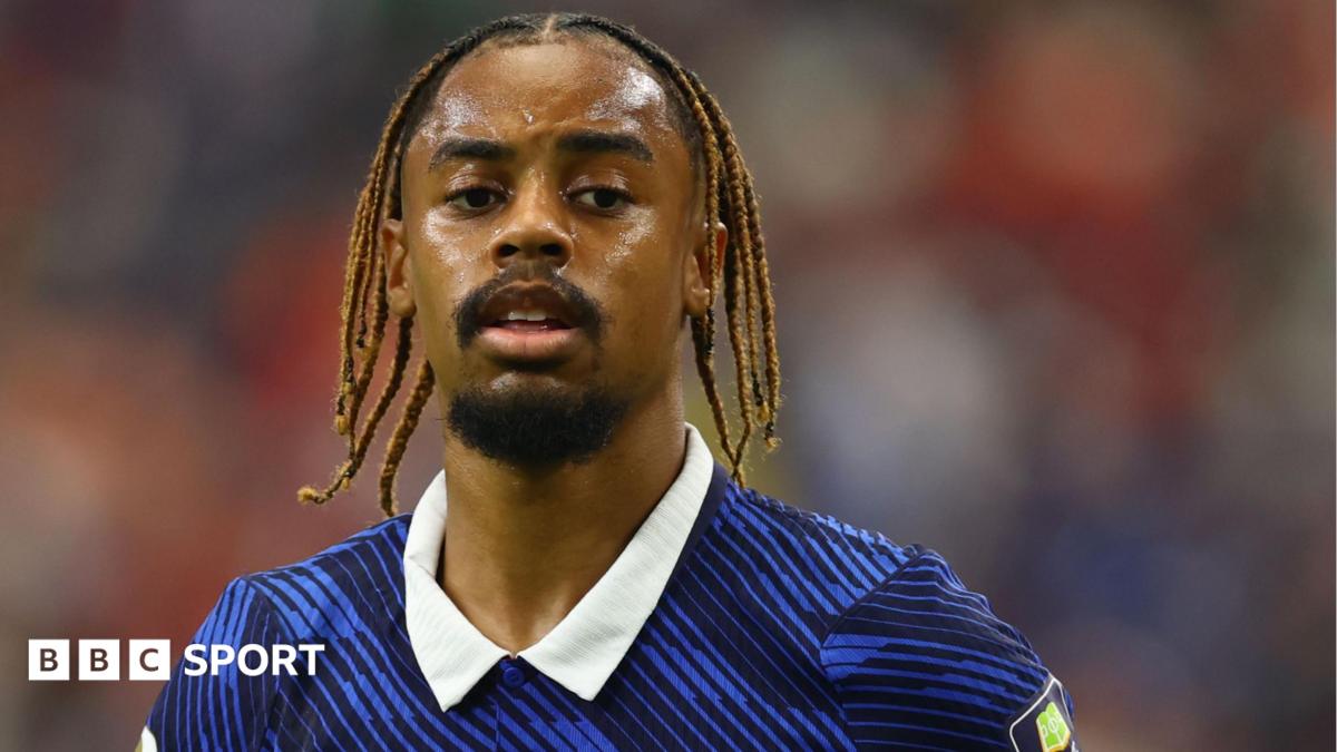 Liverpool to Make Opening Bid for PSG's Barcola: Report