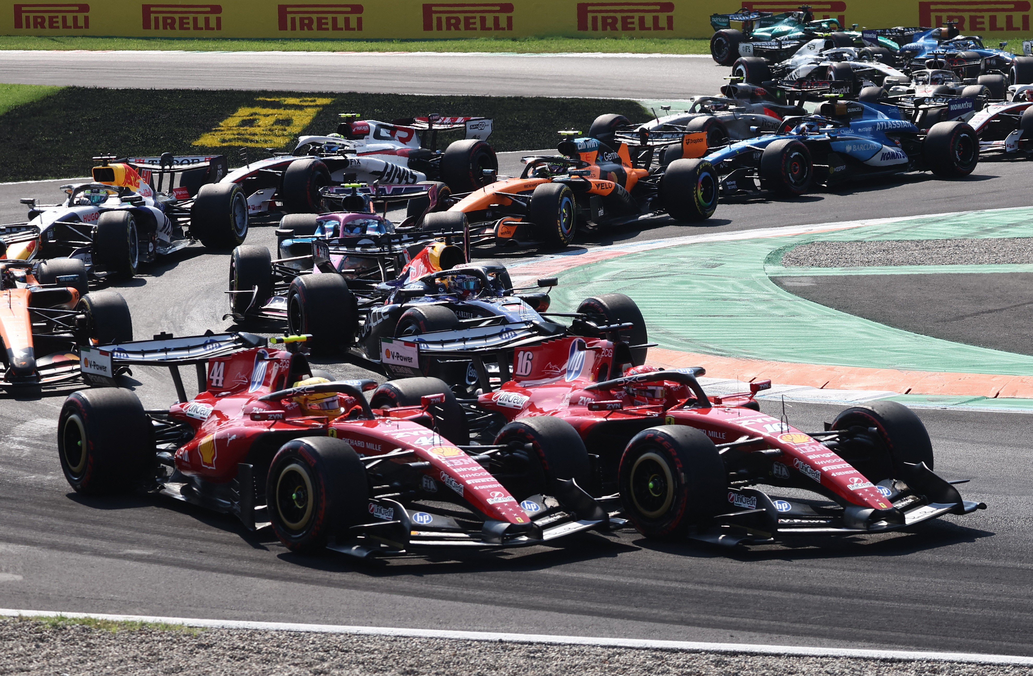 Leclerc assume culpa por incidente com Hamilton em Monza e minimiza atrito na Ferrari