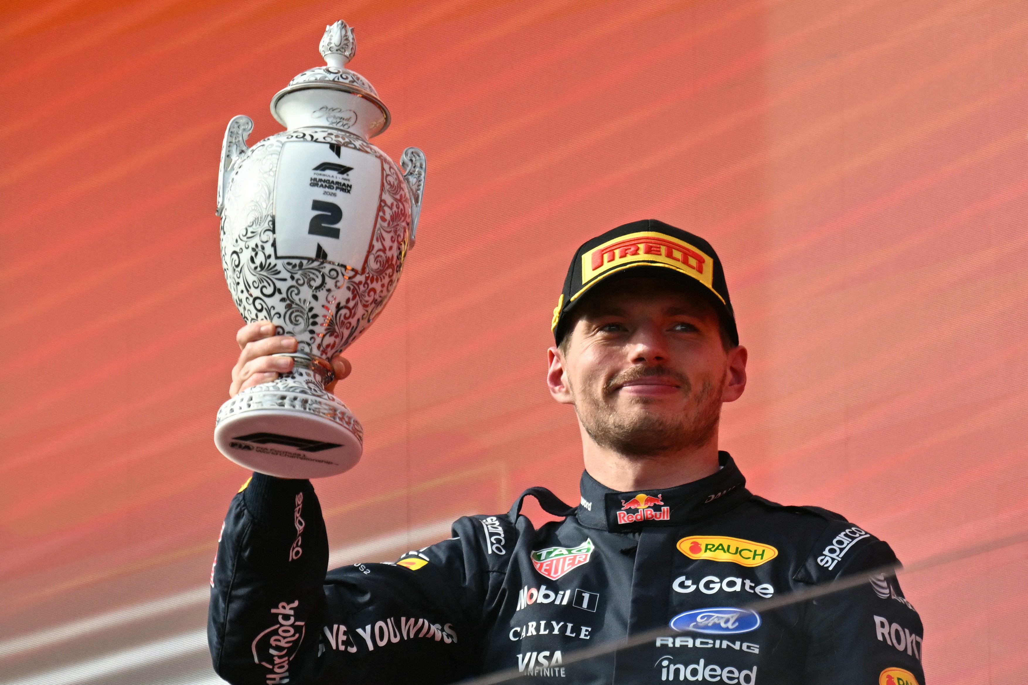 Max Verstappen renova contrato com a Red Bull e garante futuro na F1 até 2030