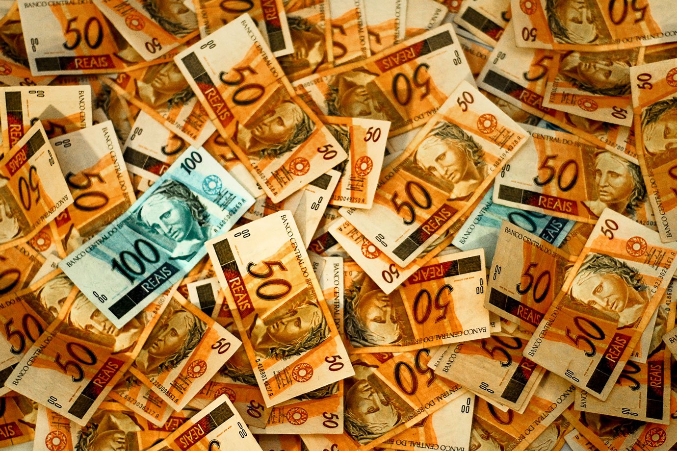 Dívida Pública Supera 80% do PIB e Pressiona Juros e Crédito