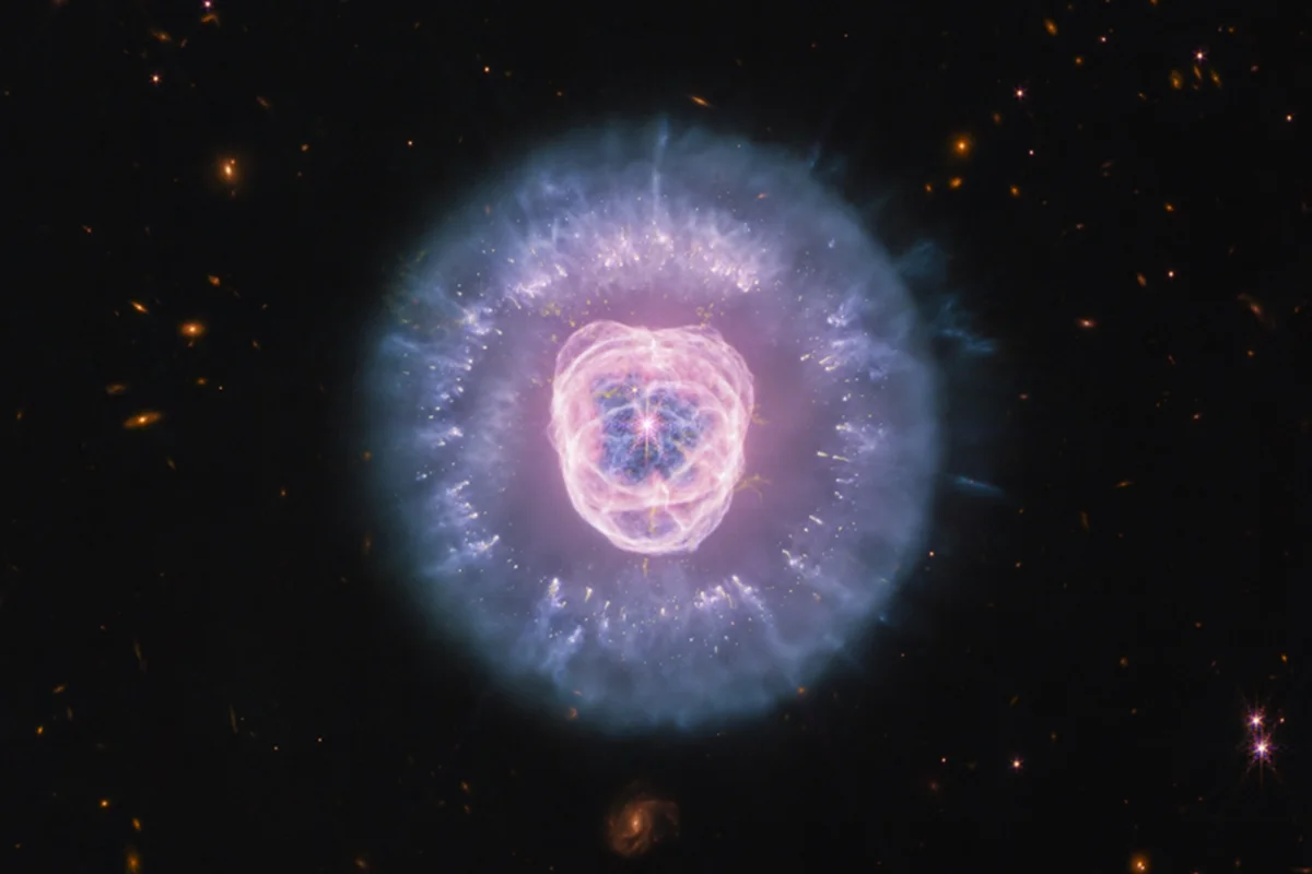 Telescópio James Webb revela Nebulosa do Leão em detalhes inéditos a 5 mil anos-luz