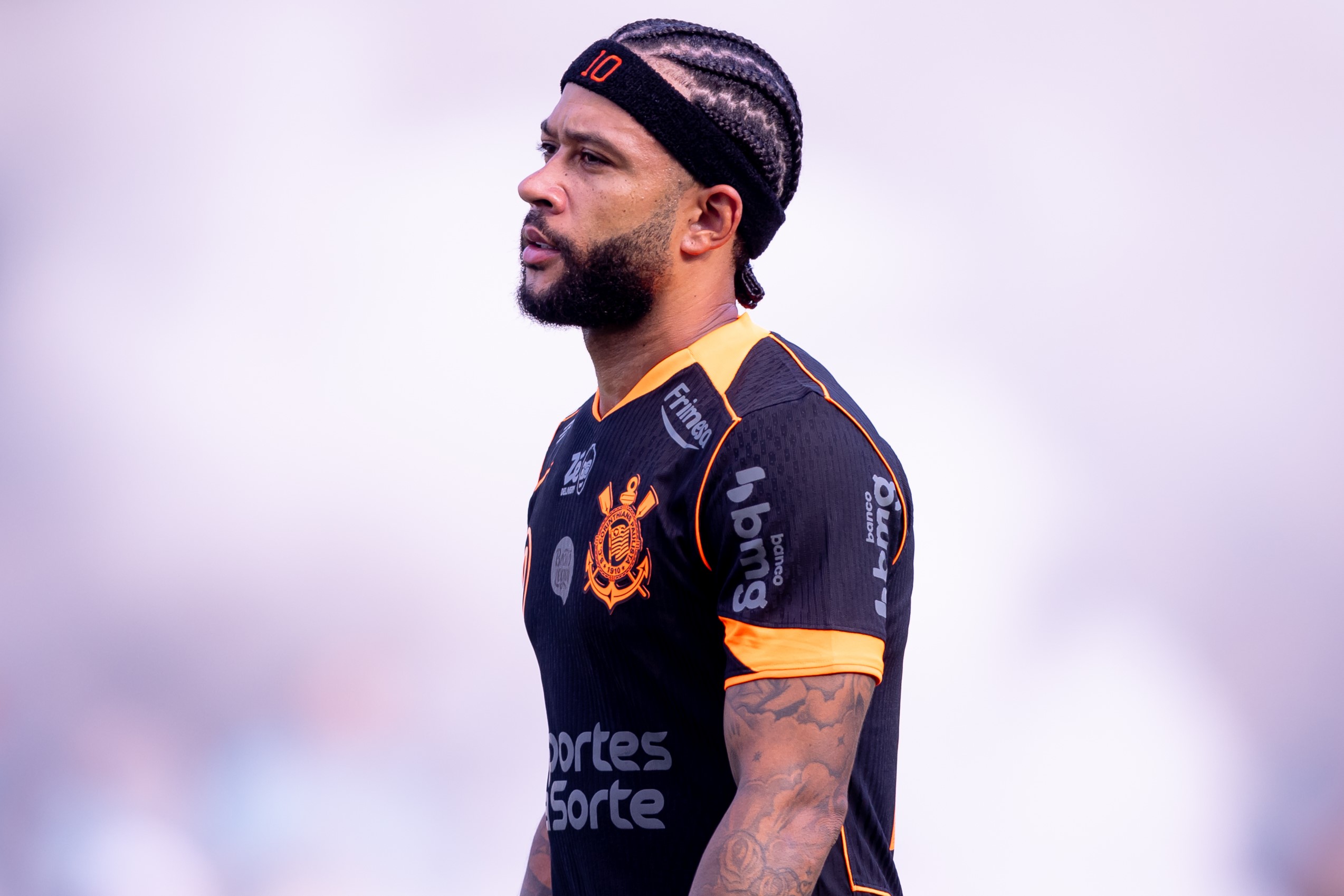 Corinthians fica perto de renovar contrato com Memphis Depay