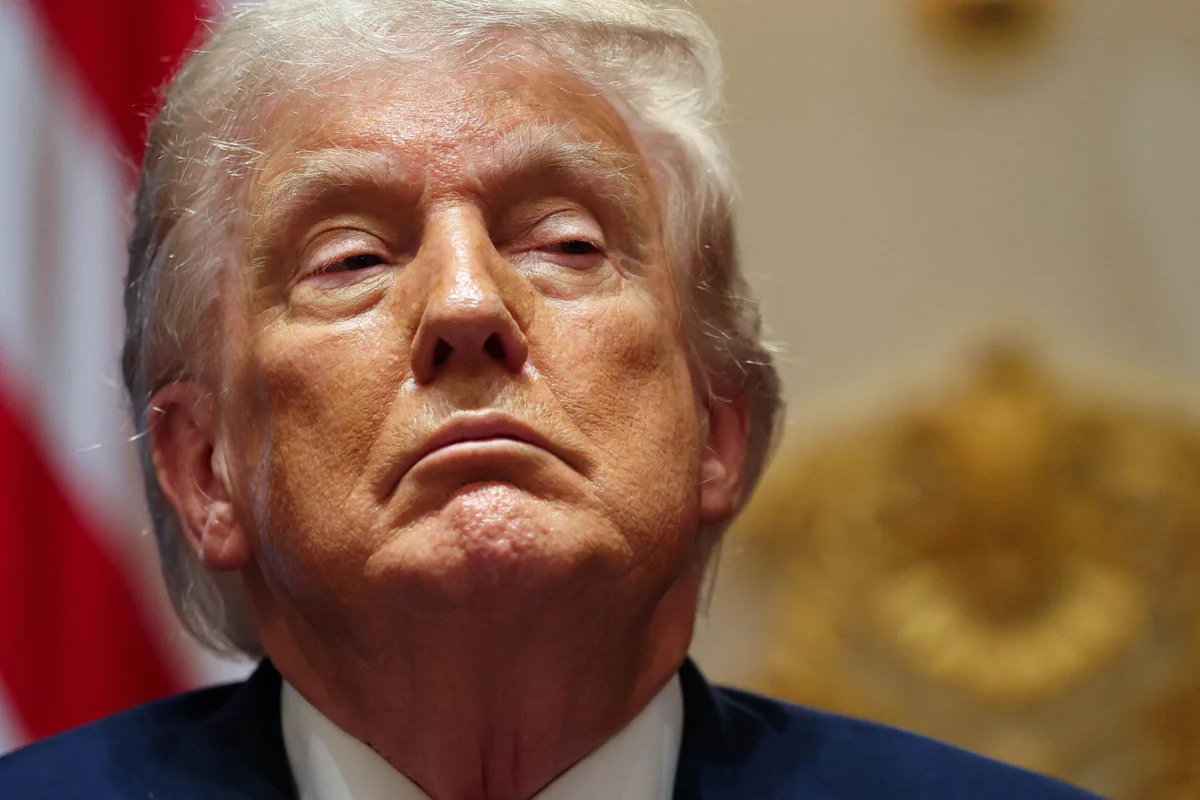 Trump anuncia taxes de 200% em genéricos importados a partir de 2030