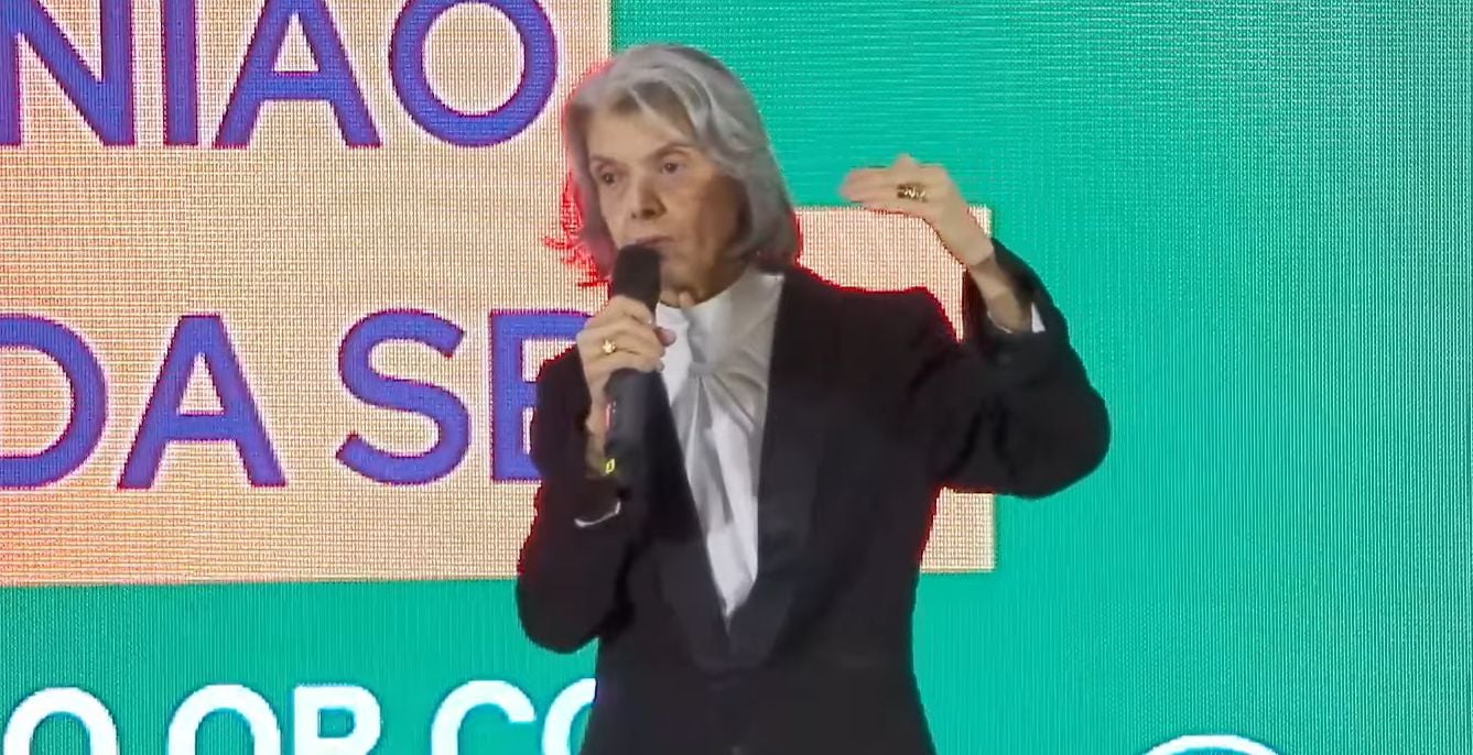 Cármen Lúcia alerta contra interferências externas no Brasil