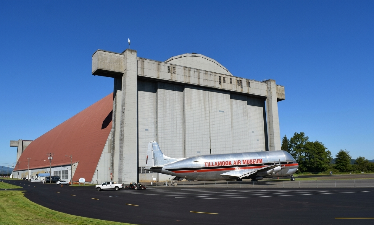 Tillamook Air Museum: Hangar Histórico da 2ª Guerra Mundial tem Venda Aprovada